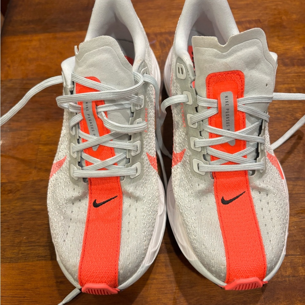 Women’s Nike pegasus plus road running shoes.  Gray and Hot Punch.